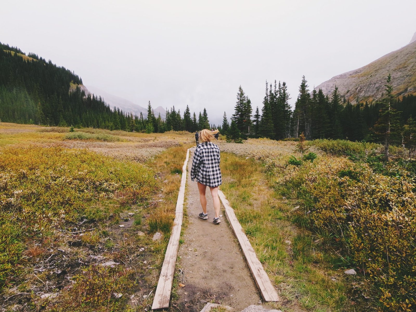 jana meerman borgeau lake hike