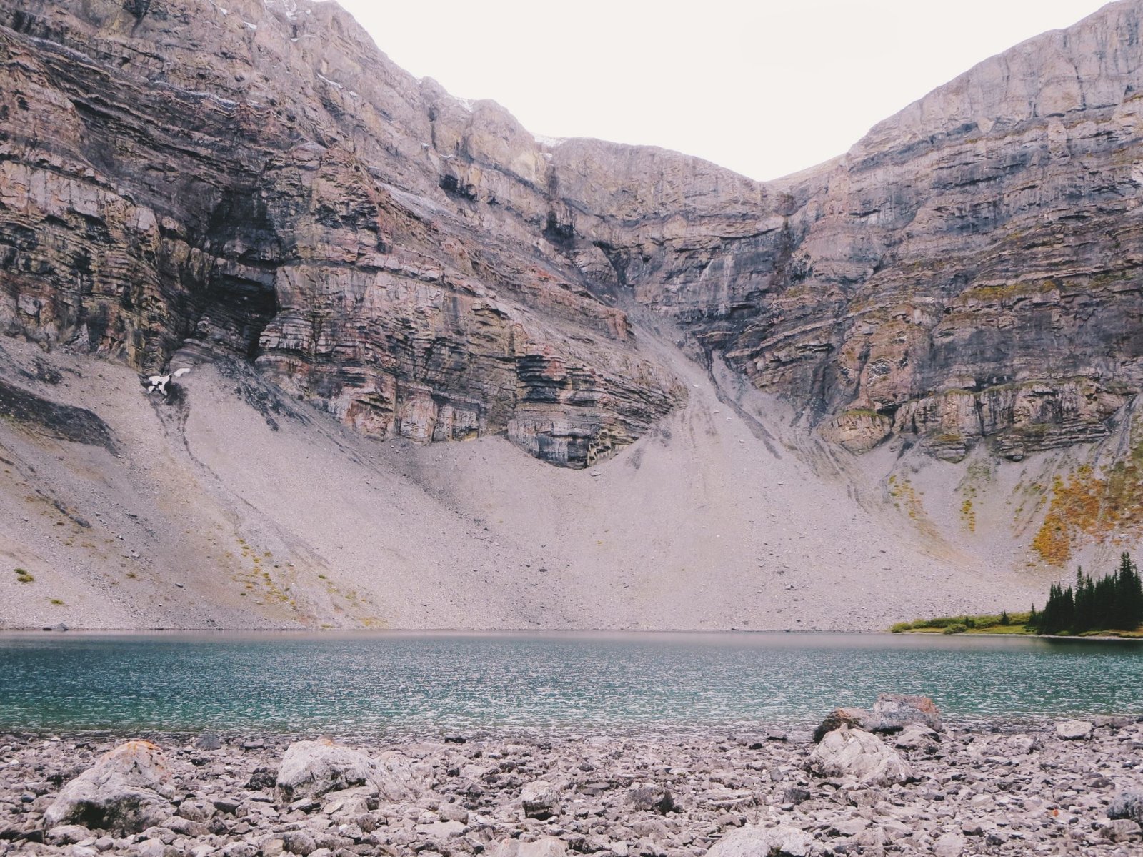 jana meerman borgeau lake hike