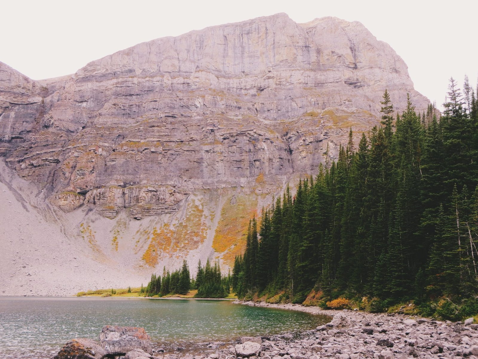 jana meerman borgeau lake hike