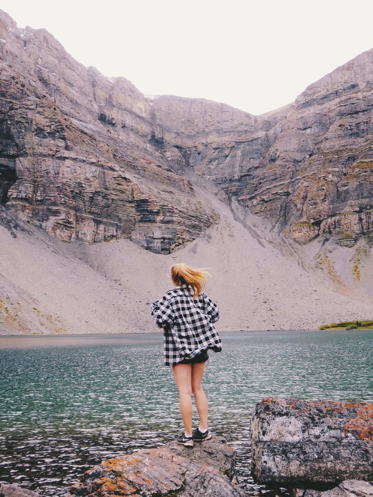 jana meerman borgeau lake hike