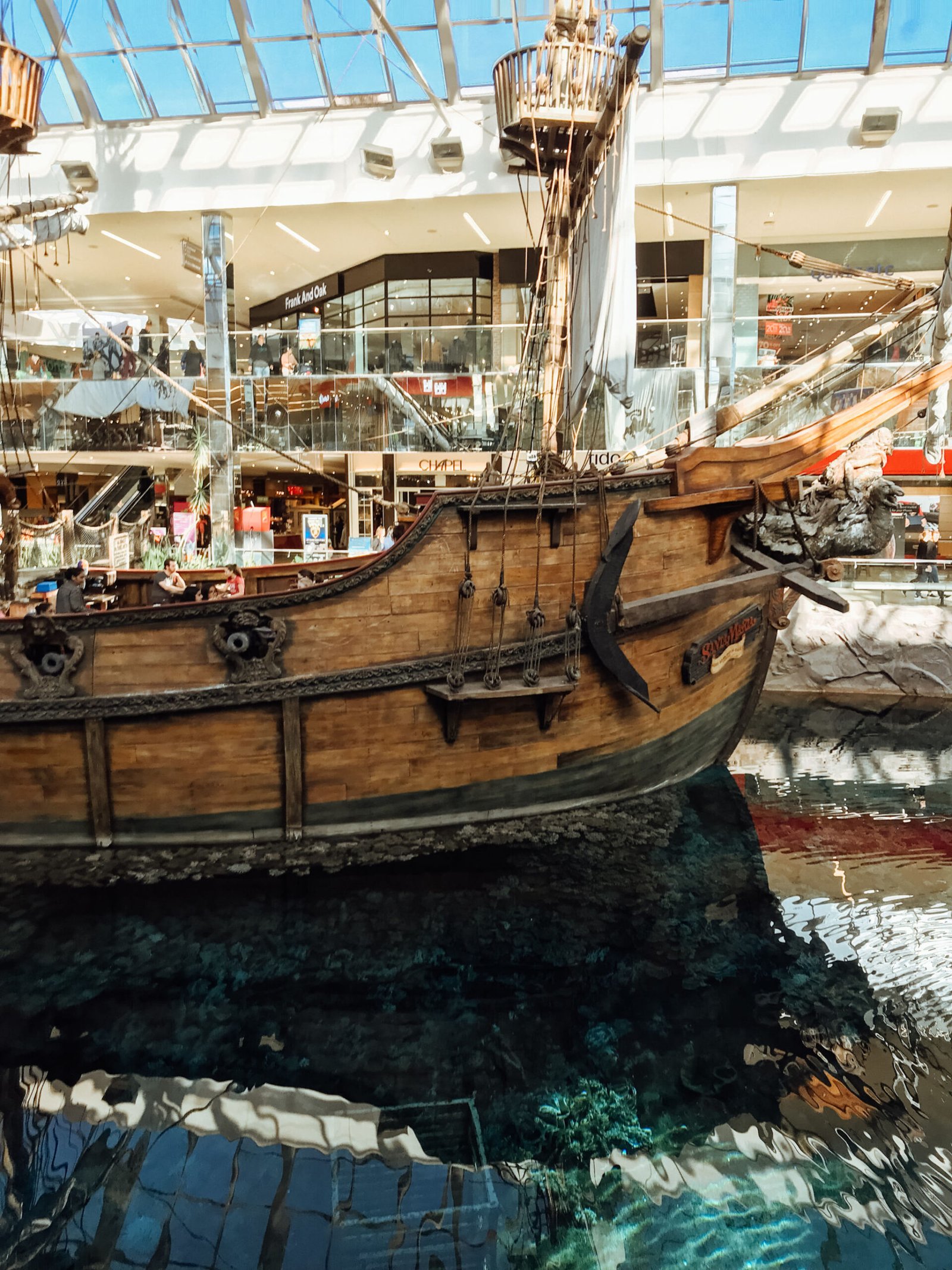 jana meerman west edmonton mall (3)