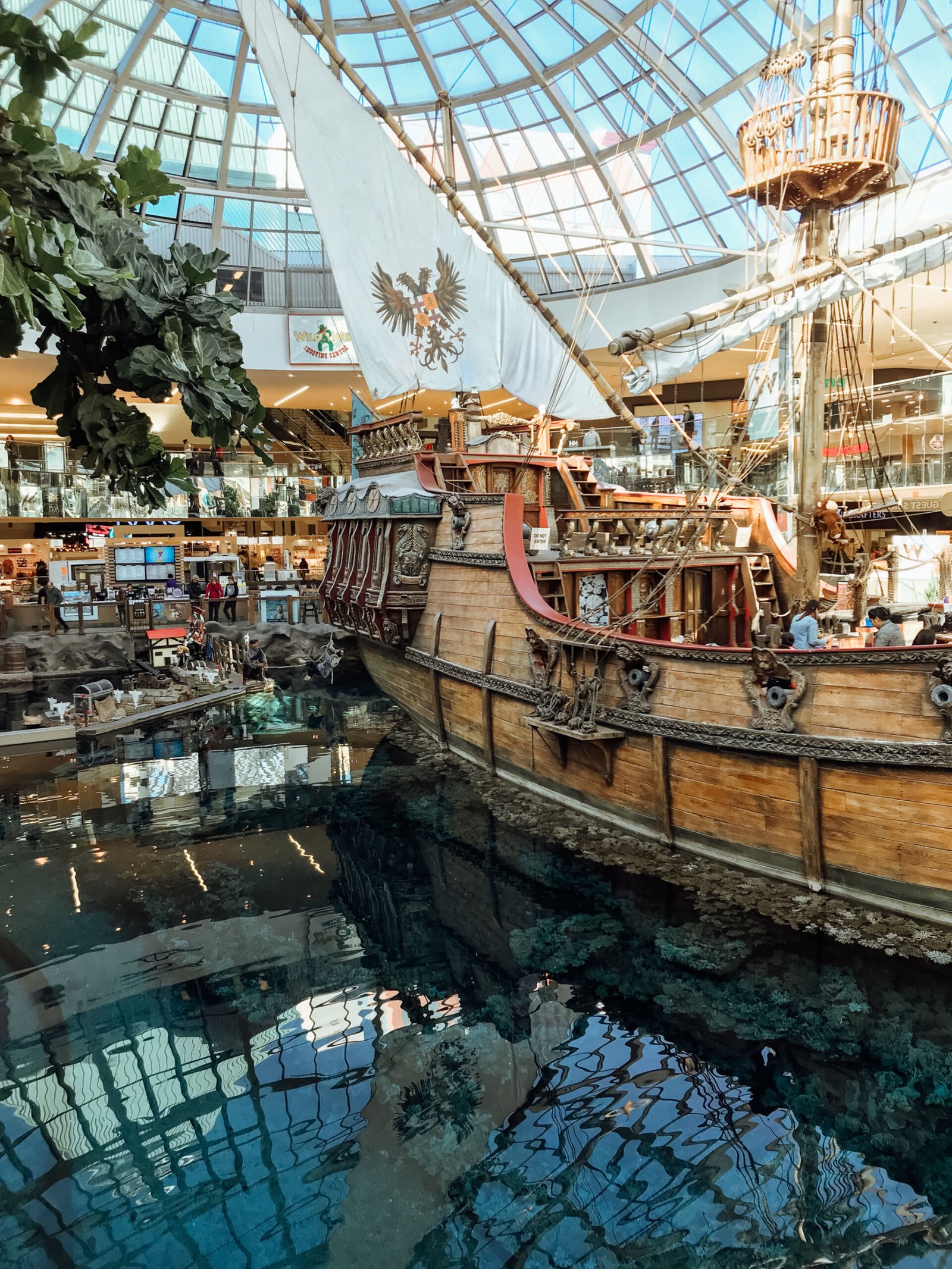 jana meerman west edmonton mall (3)