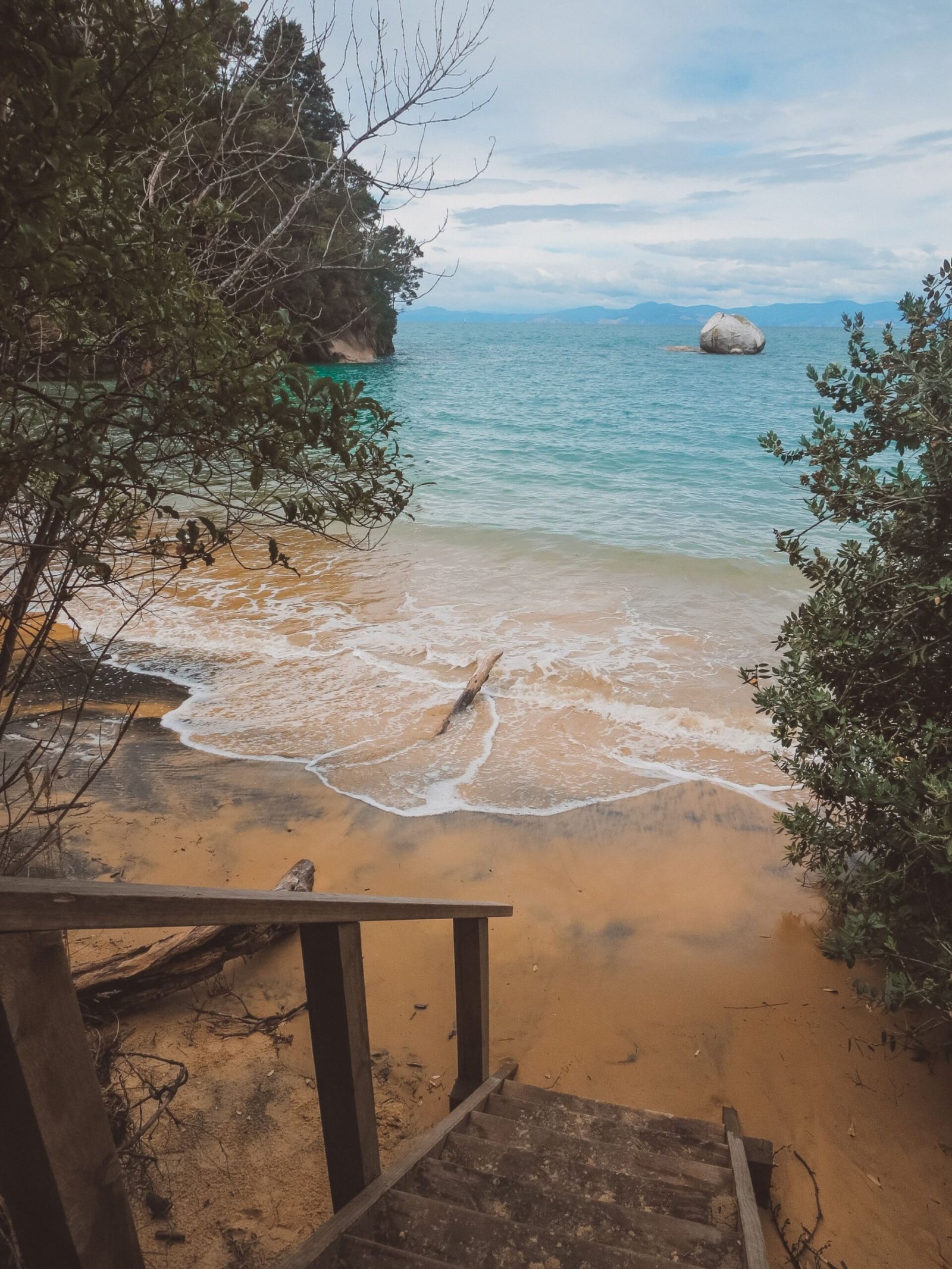 jana meerman split apple rock abel tasman (2)