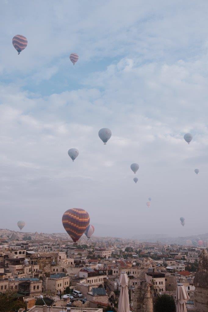 jana meerman charming cave hotel cappadocia balloons sunrise (1)