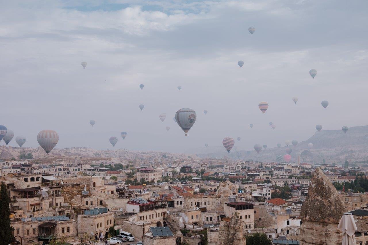 jana meerman charming cave hotel cappadocia balloons sunrise (1)