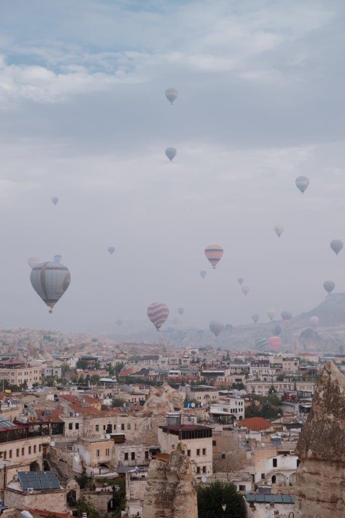 jana meerman charming cave hotel cappadocia balloons sunrise (1)