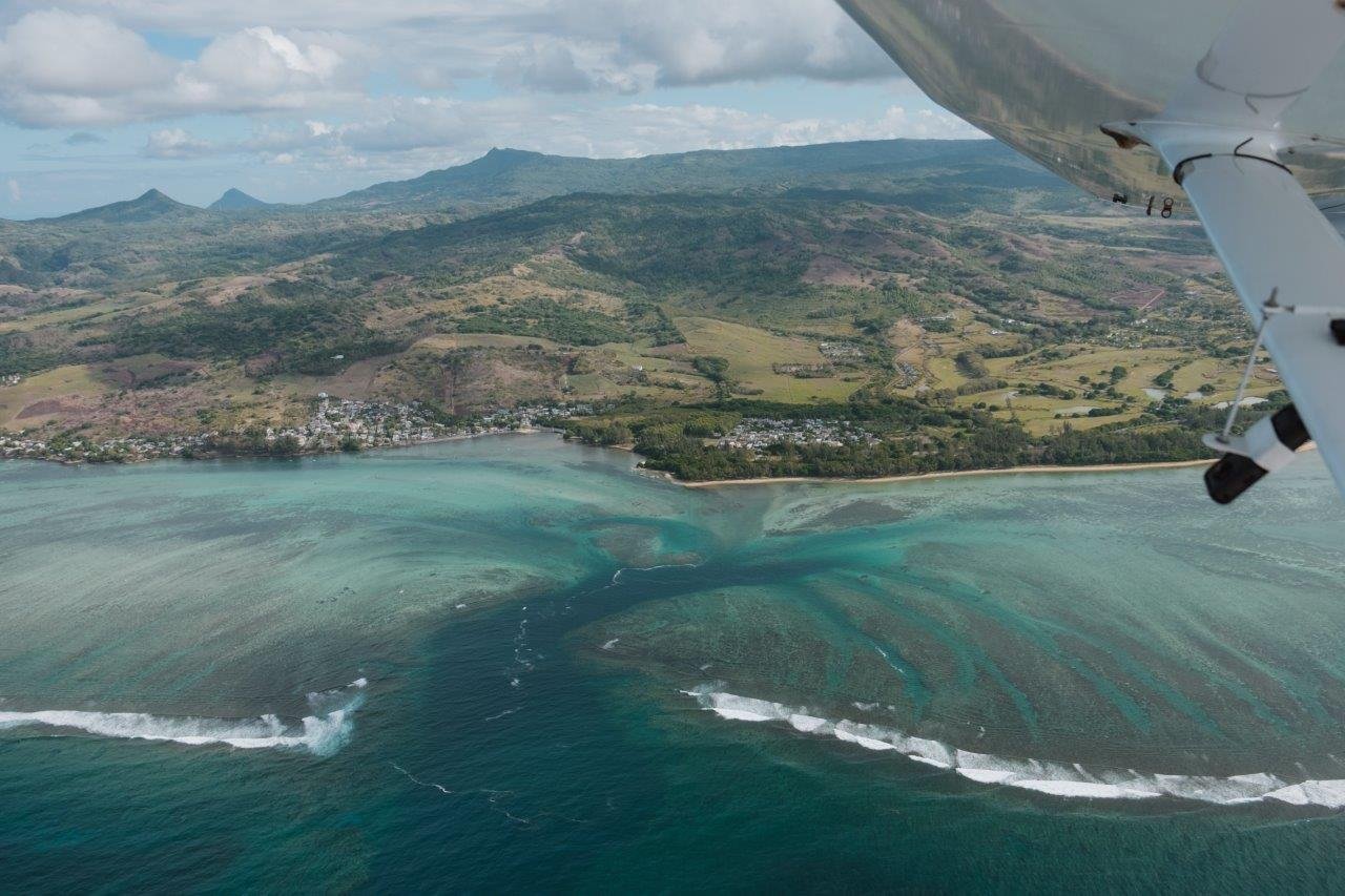 jana meerman flight over mauritius underwater waterfall le morne (2)