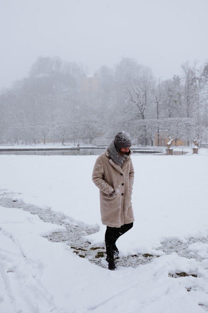 jana meerman schloss hellbrunn snow salzburg (2)