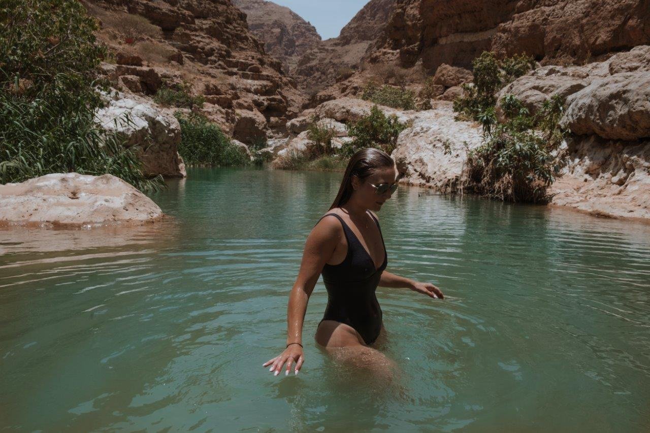 jana meerman wadi shab hike oman (11)