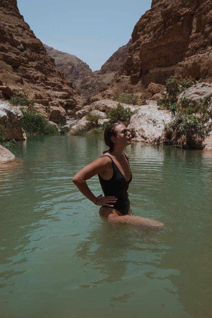 jana meerman wadi shab hike oman (11)