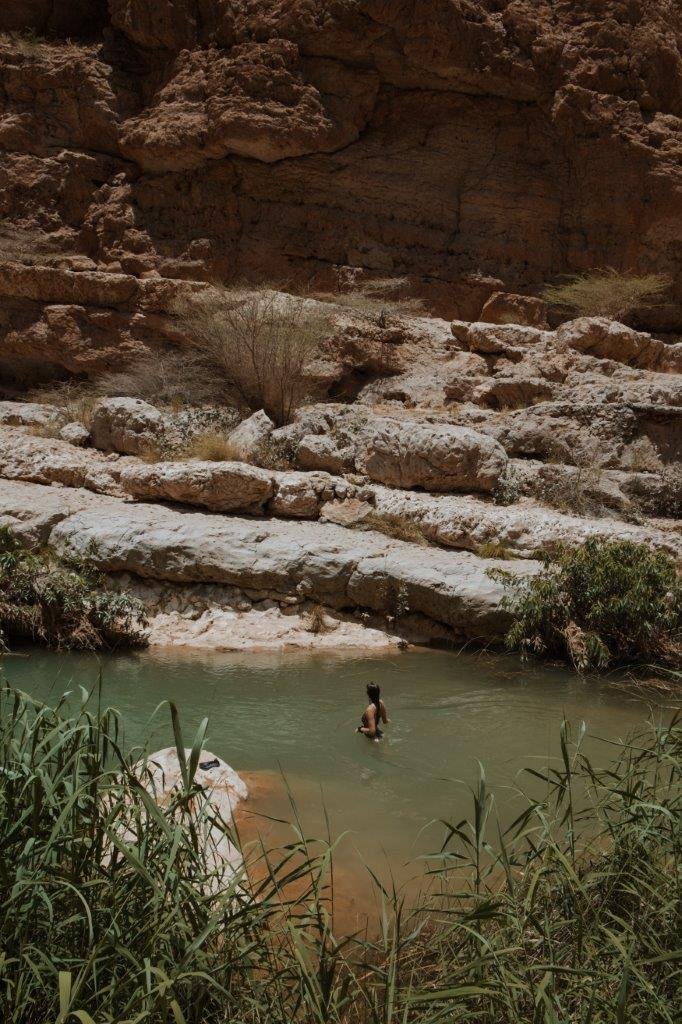 jana meerman wadi shab hike oman (11)