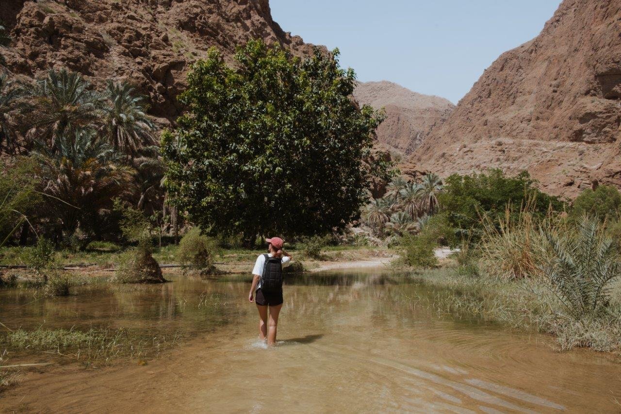 jana meerman wadi shab hike oman (1)