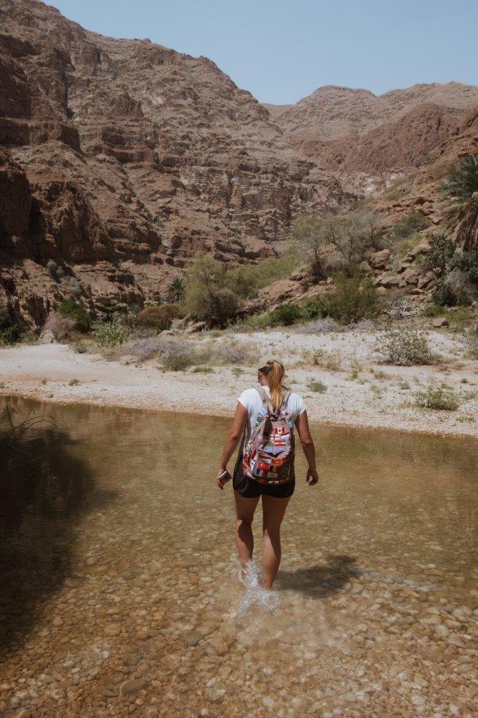 jana meerman wadi shab hike oman (1)