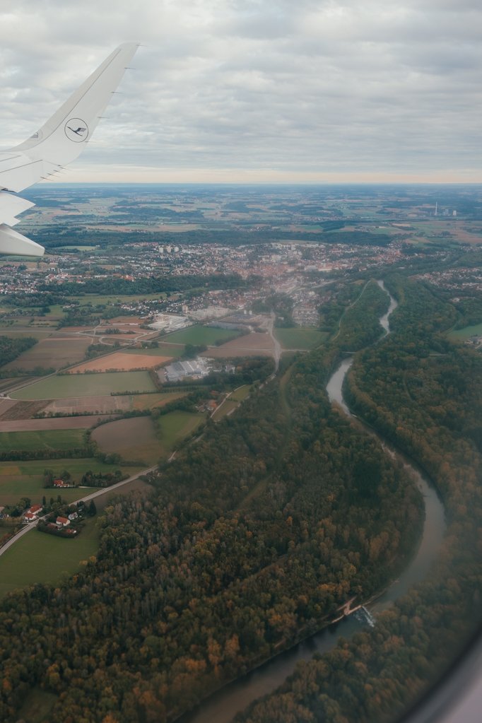 jana meerman flight munich to oslo airplane window (1)