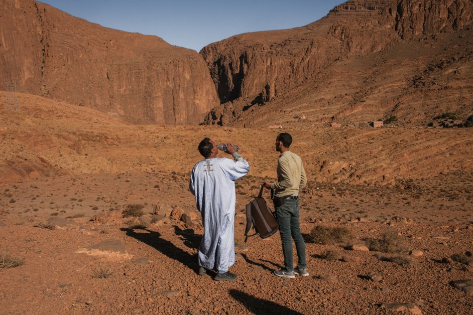 jana meerman todra gorge hike morocco (1)