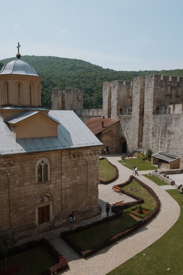 jana meerman manastir manasija serbia-03