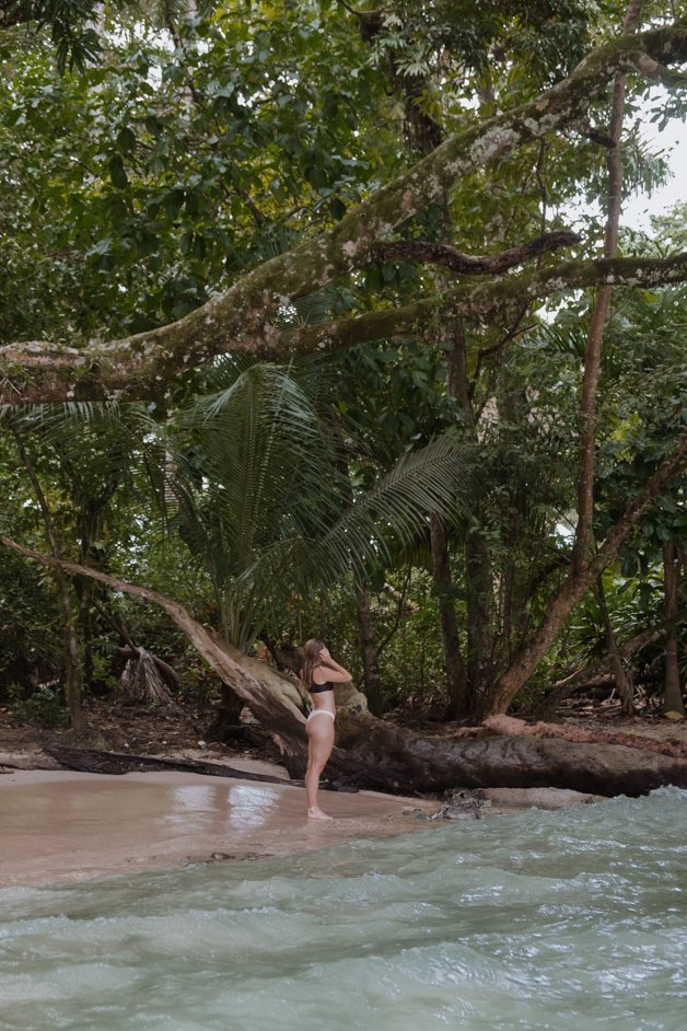 jana meerman bambuda lodge bocas del toro panama isla solarte hike-28