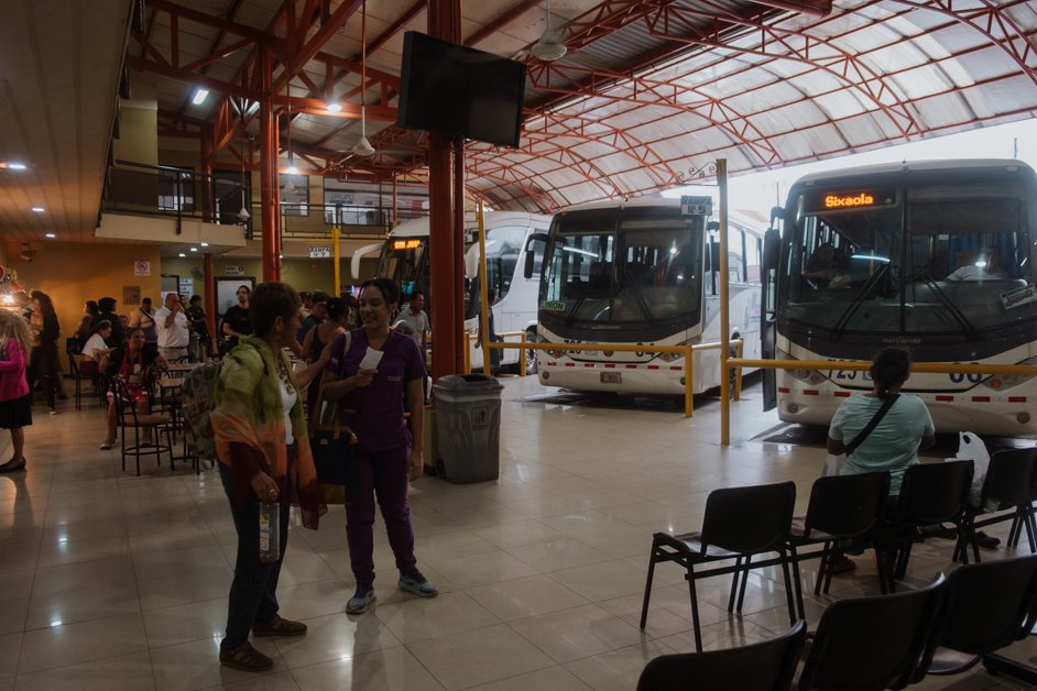 jana meerman public bus costa rica puerto viejo to san jose-1