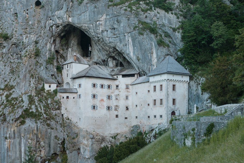 jana meerman predjama castle slovenia-07