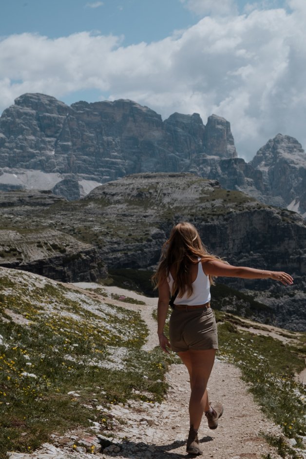 jana meerman cadini di misurina tre crime dolomites italy hike-08