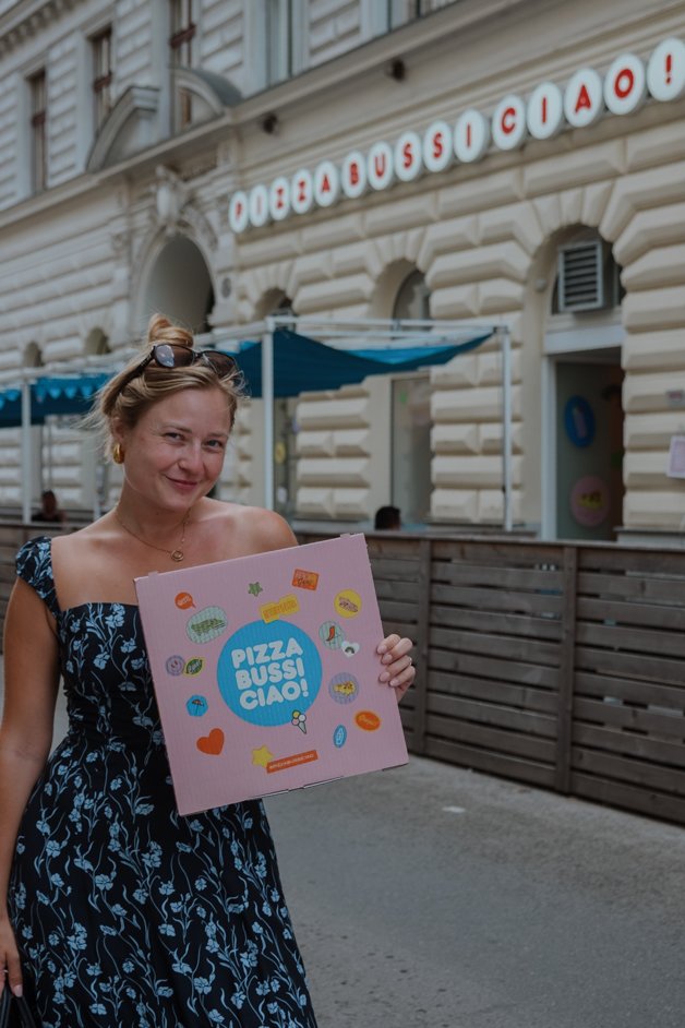 jana meerman pizza bussi ciao vienna austria-1