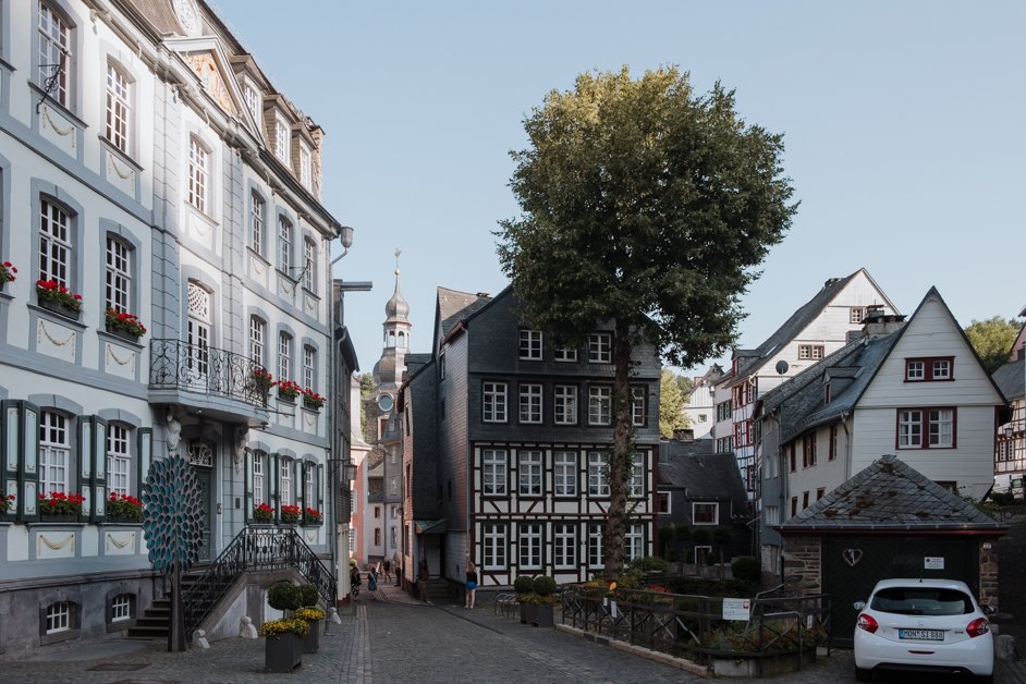 Roadtrip Through 5 Countries in 1 Day in Europe