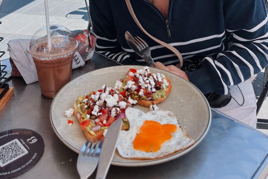 jana meerman the coffee pedaler brunch gundagai australia-1